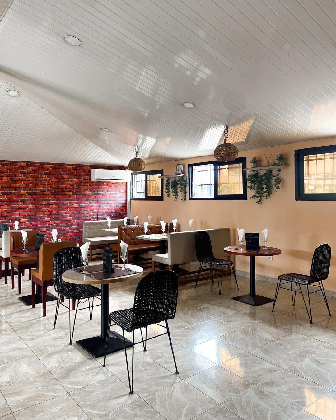 MUM'S RESTAURANT